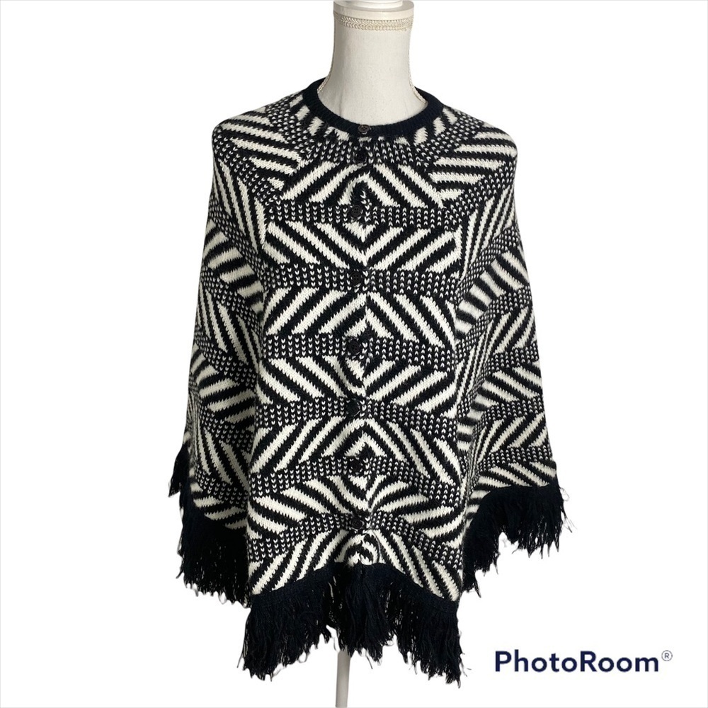 Vintage Yarn Knit Poncho Sweater Button Down Fringe Hem Women’s Black White